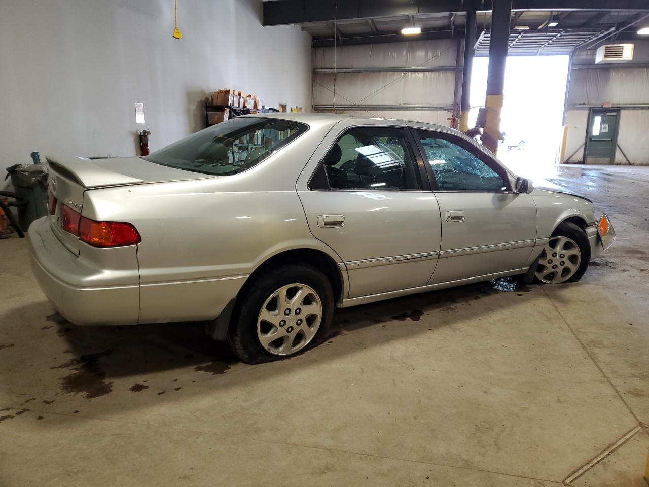 Lot #3050622095 2000 TOYOTA CAMRY LE