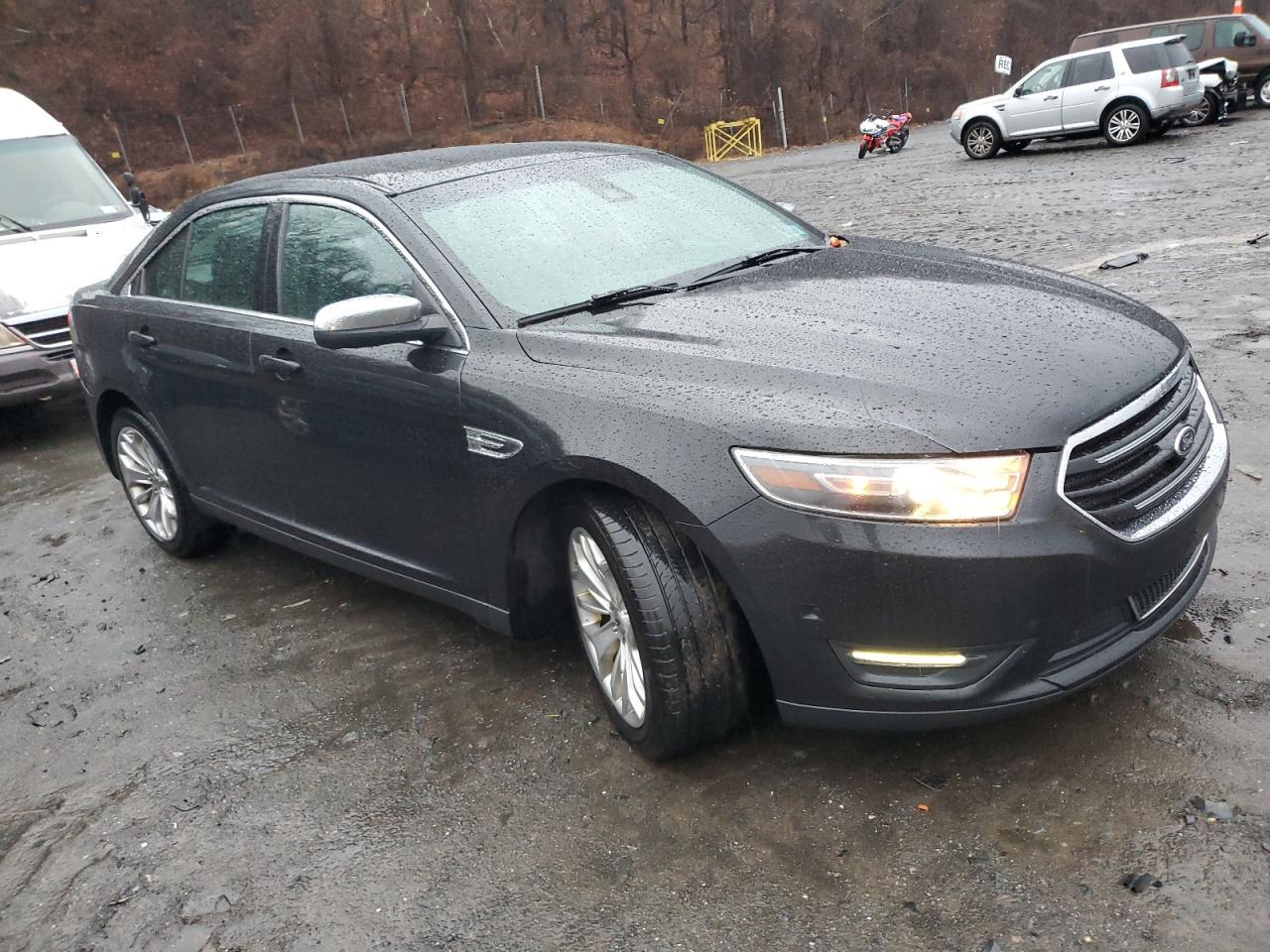 Lot #3028272841 2014 FORD TAURUS LIM