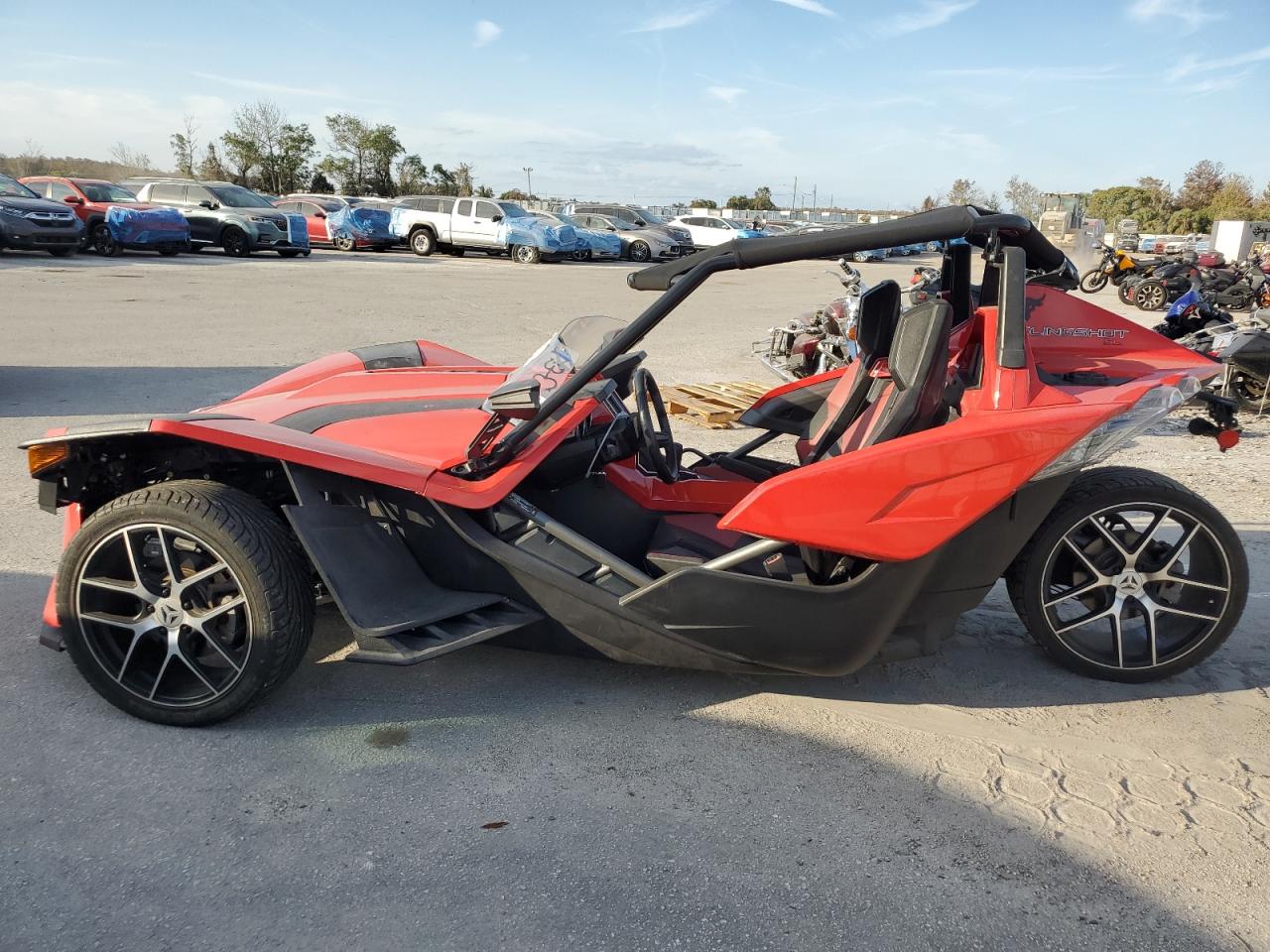 Lot #3029603133 2016 POLARIS SLINGSHOT