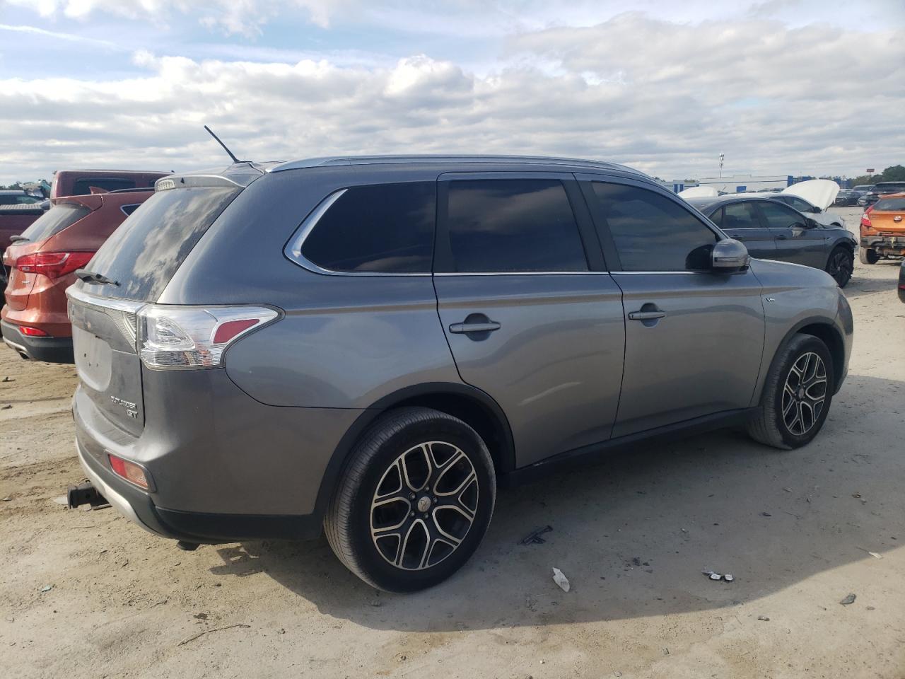 Lot #3024704593 2015 MITSUBISHI OUTLANDER