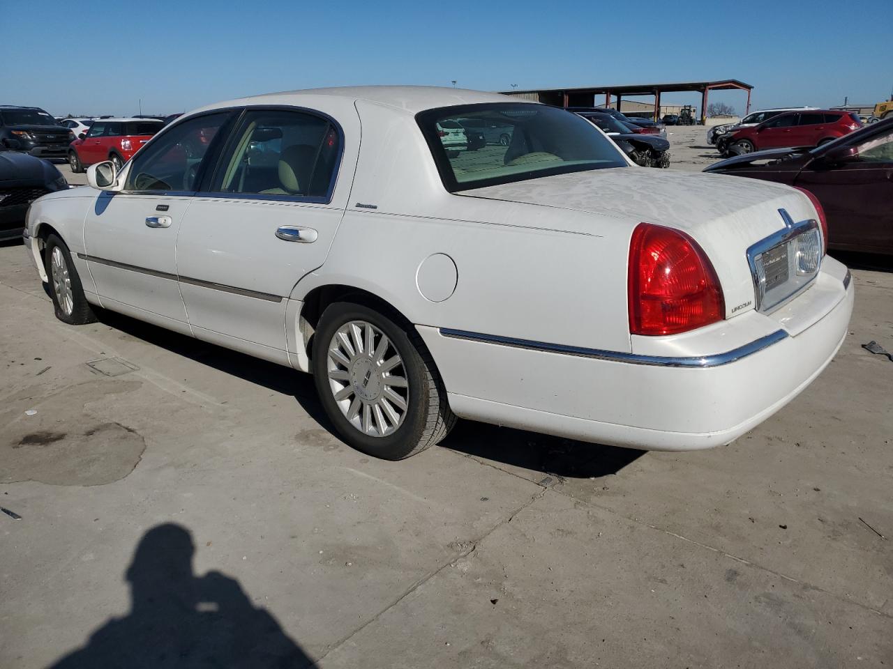 Lot #3033135989 2003 LINCOLN TOWN CAR E