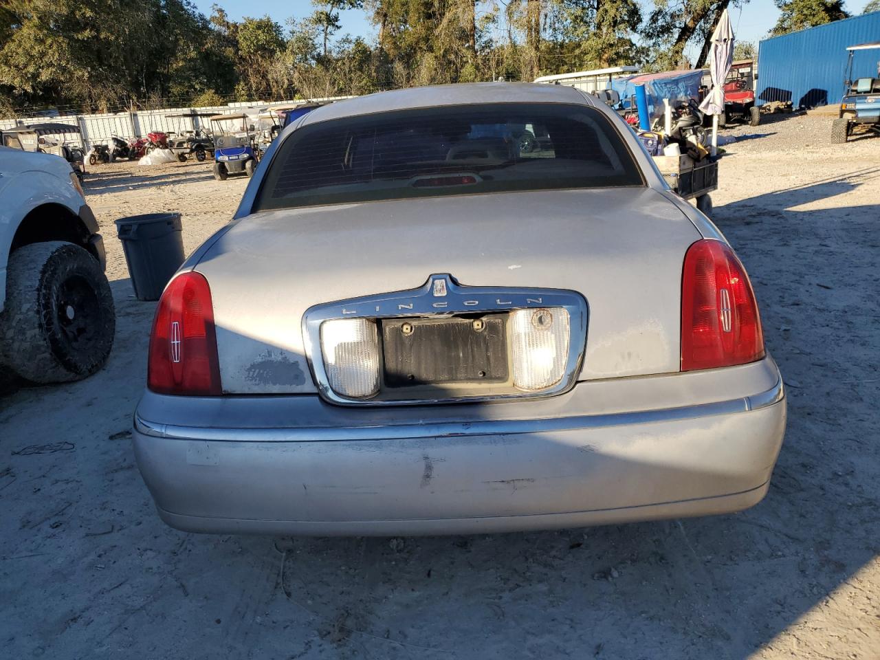 Lot #3037232500 2001 LINCOLN TOWN CAR E