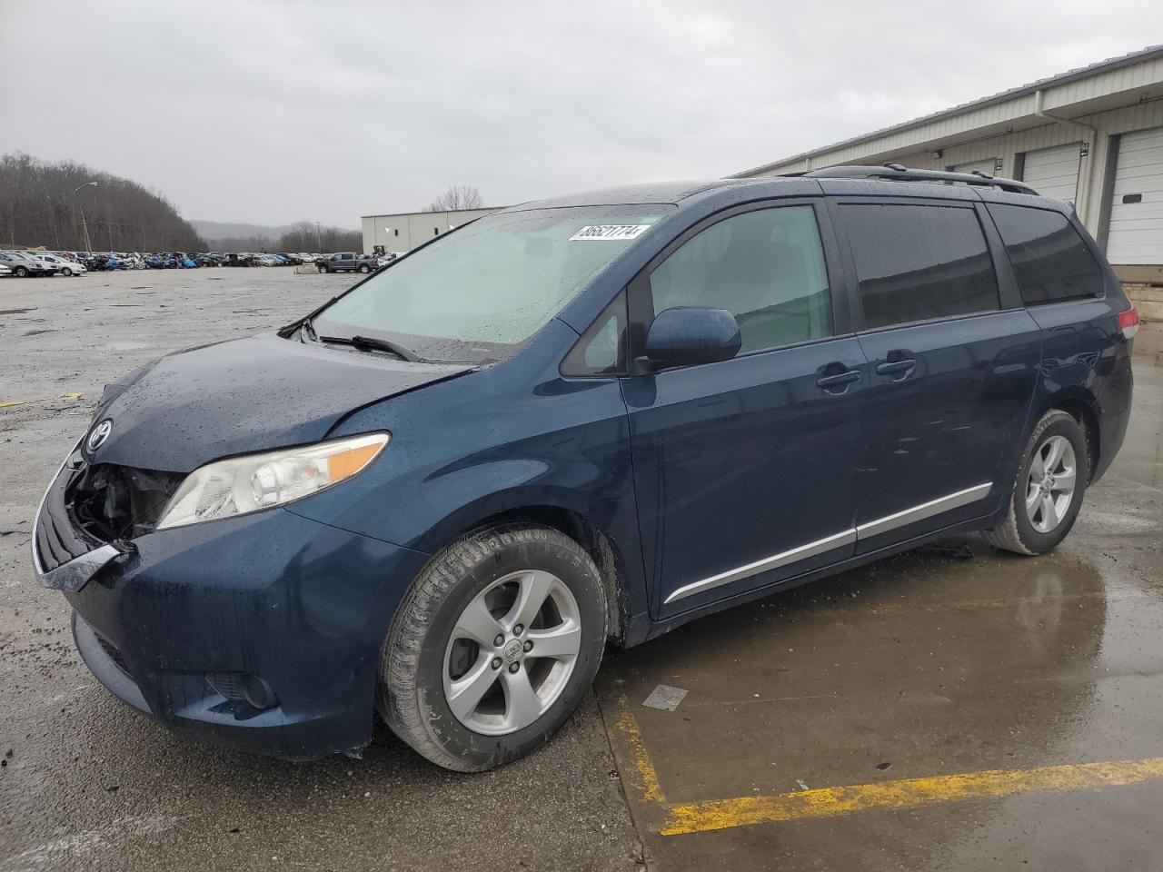  Salvage Toyota Sienna