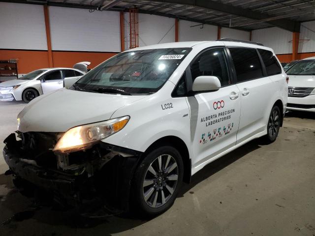 TOYOTA SIENNA LE 2019 white  gas 5TDJZ3DC5KS222324 photo #1