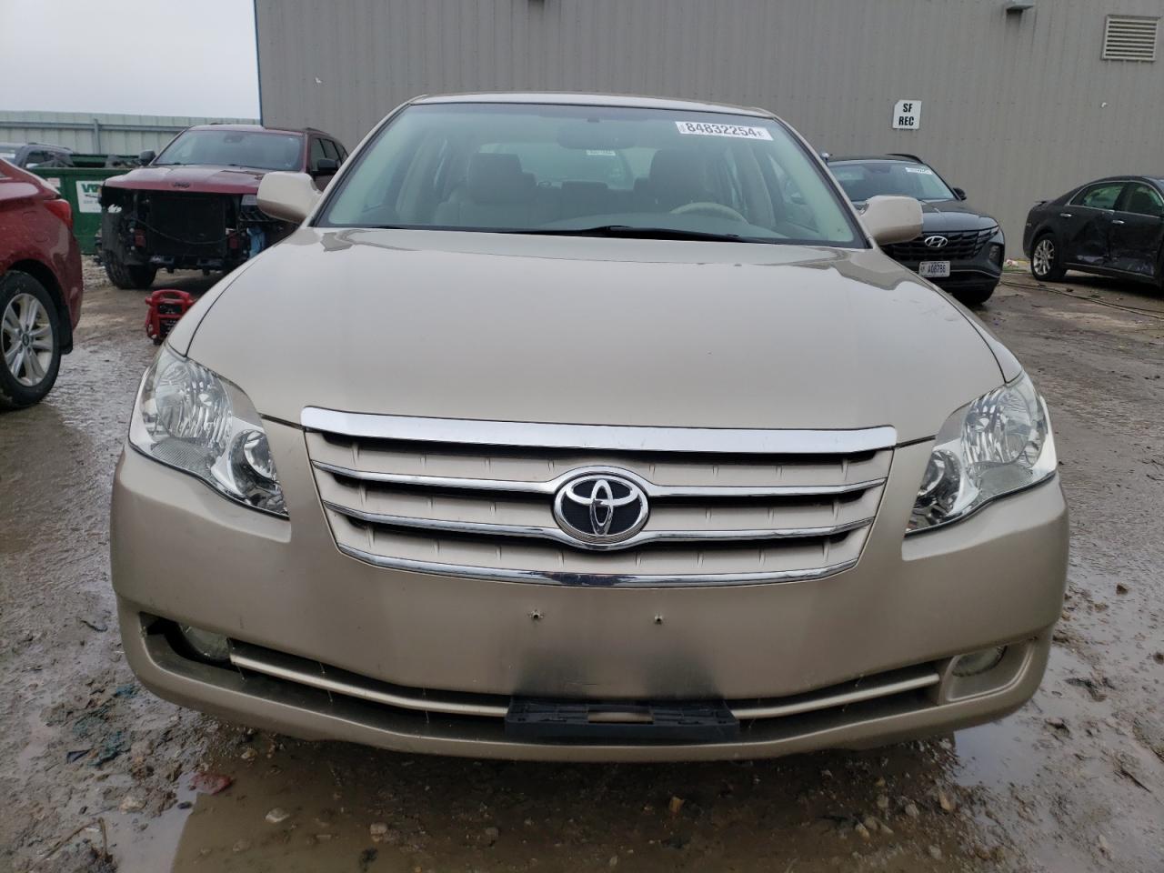 Lot #3029739672 2005 TOYOTA AVALON XL