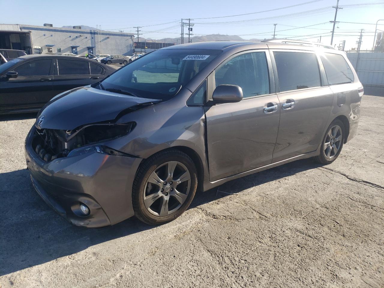 Lot #3051424672 2017 TOYOTA SIENNA SE