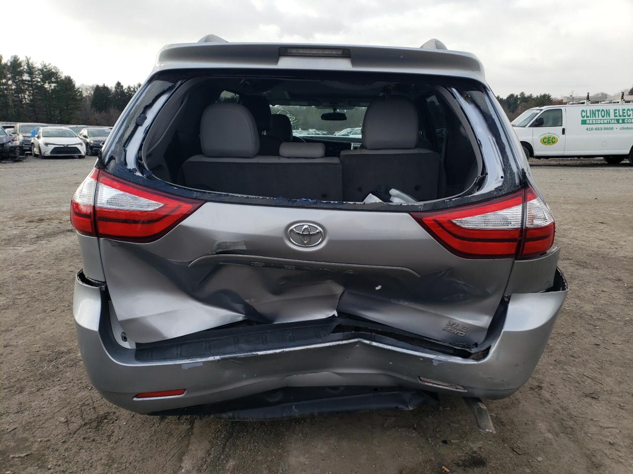 Lot #3027081776 2017 TOYOTA SIENNA XLE