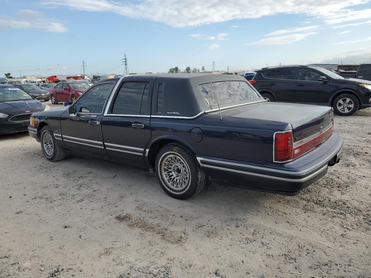 Lot #3034480766 1993 LINCOLN TOWN CAR S