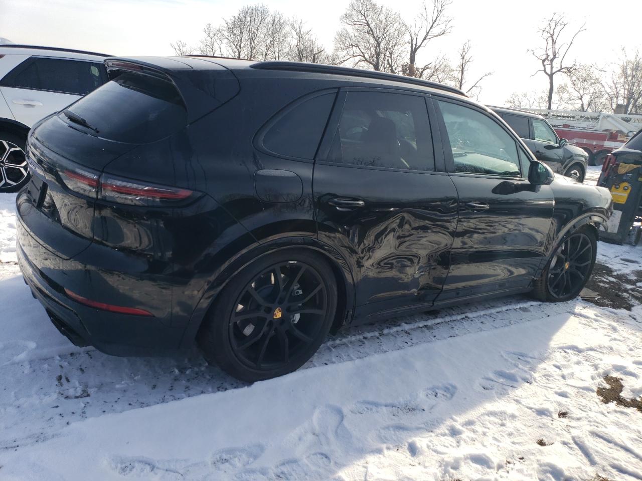 Lot #3040716826 2022 PORSCHE CAYENNE TU