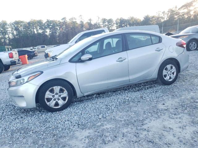 VIN 3KPFL4A7XJE256059 2018 KIA FORTE no.1