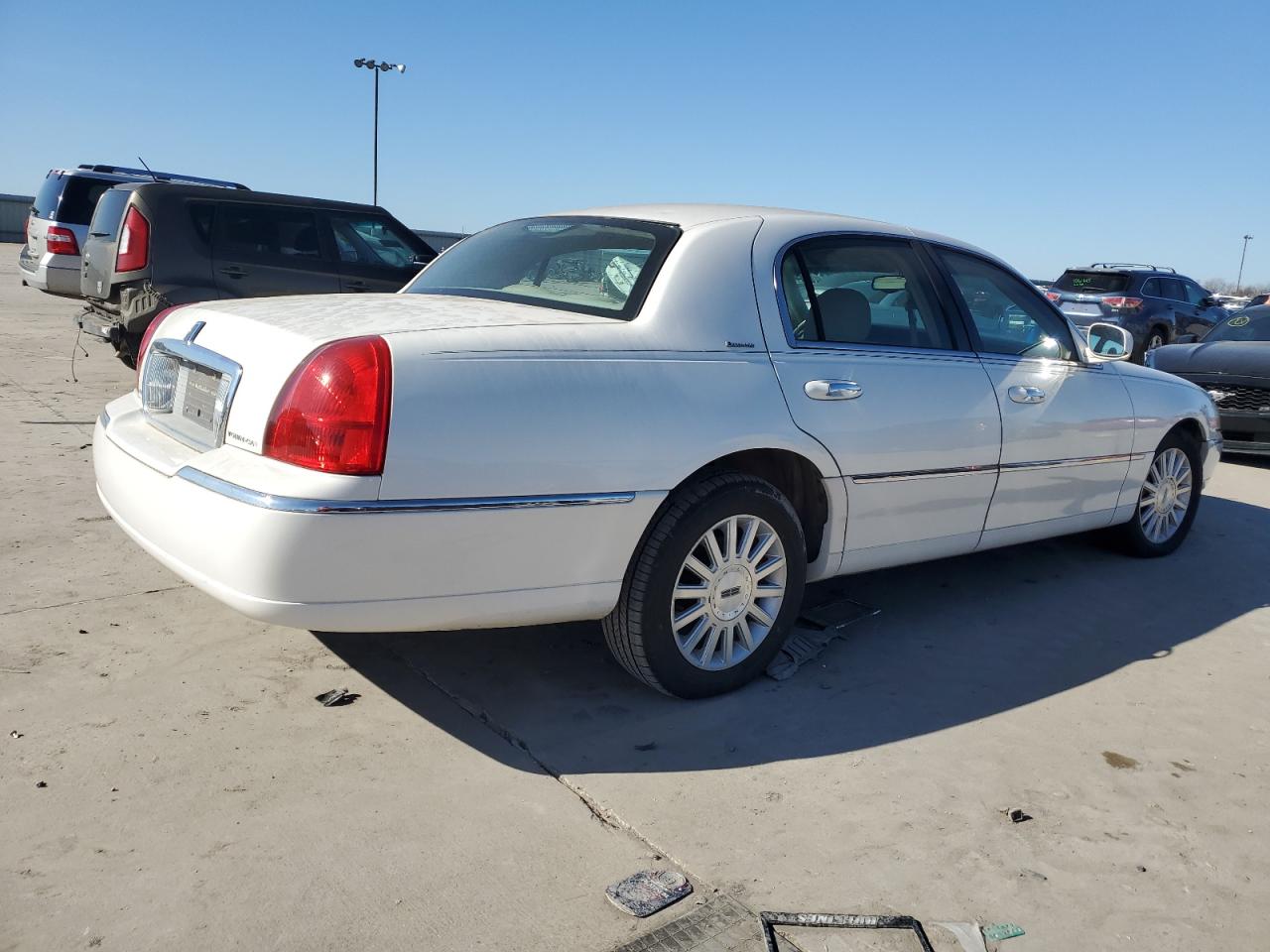 Lot #3033135989 2003 LINCOLN TOWN CAR E