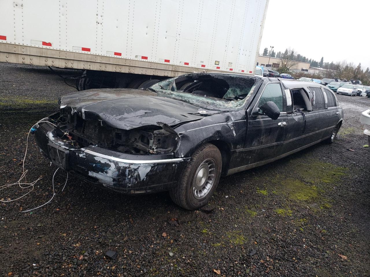 Lot #3028801708 1998 LINCOLN TOWN CAR L