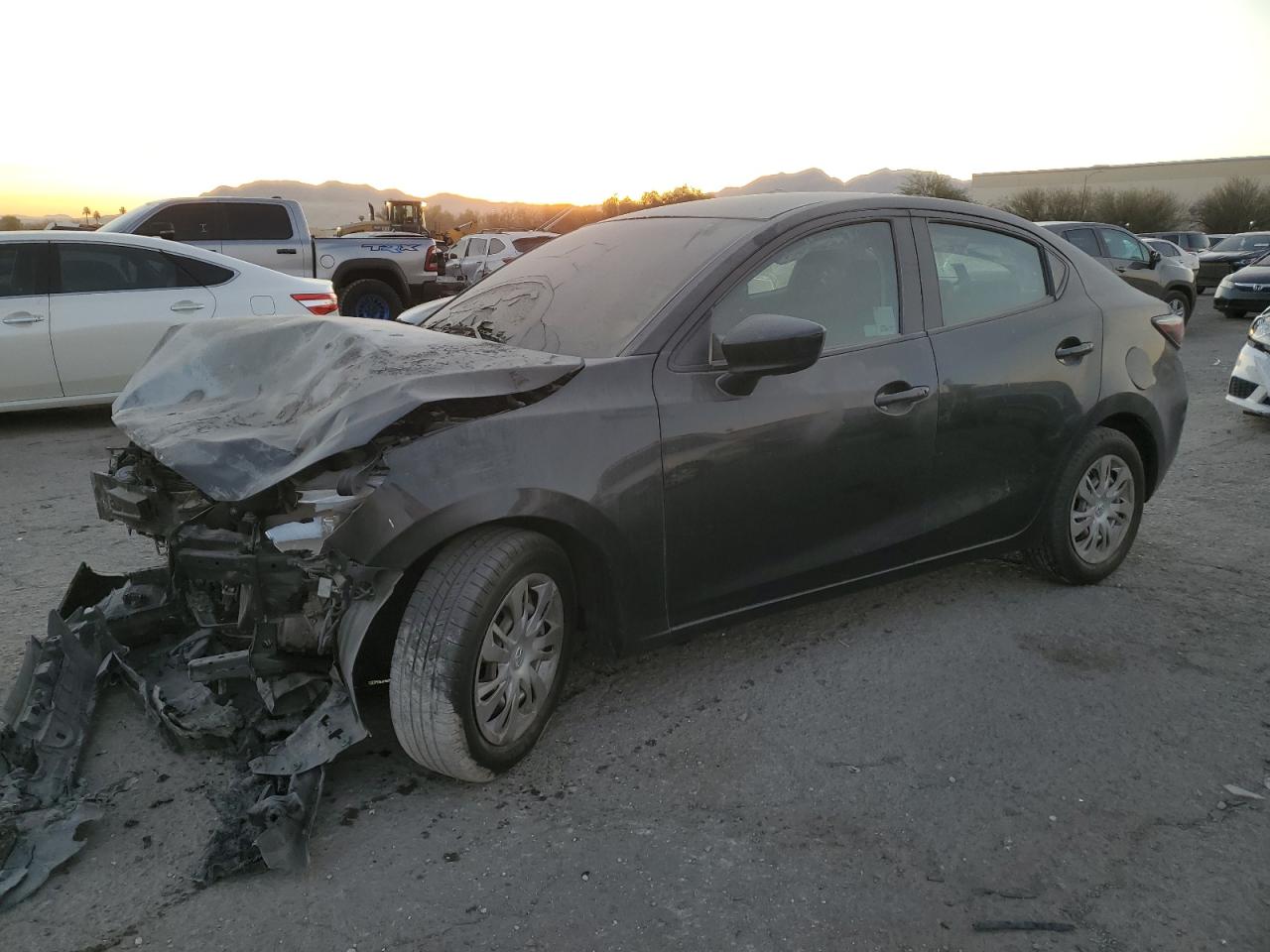 3MYDLBYV1KY511988 TOYOTA YARIS L 2019