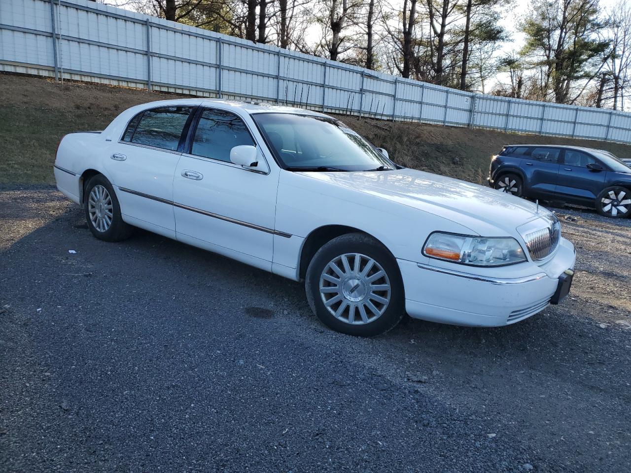 Lot #3026018974 2003 LINCOLN TOWN CAR S