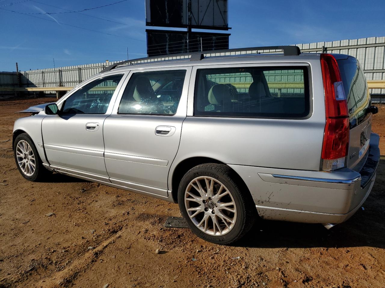 Lot #3042039194 2006 VOLVO V70 2.5T