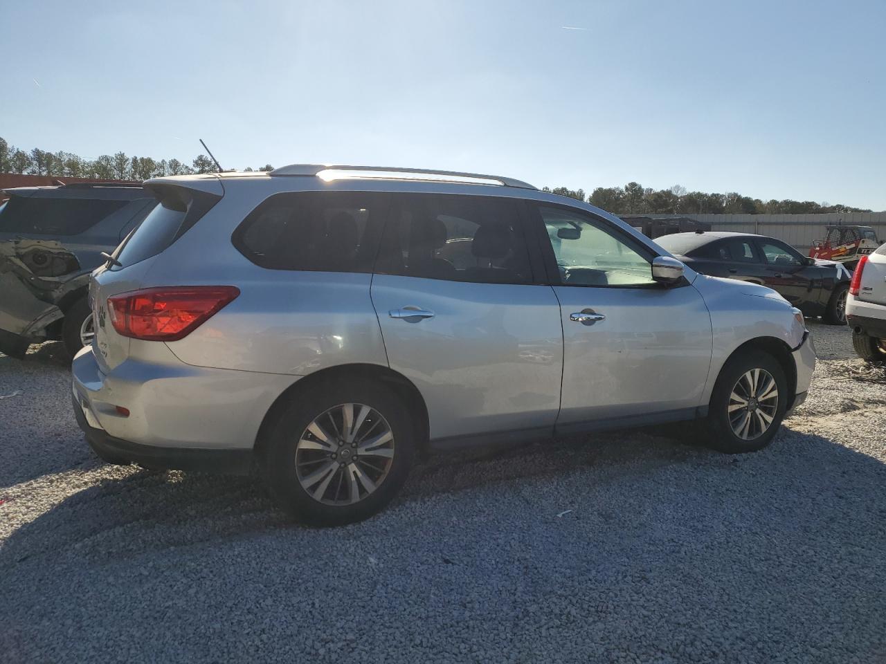 Lot #3033132001 2018 NISSAN PATHFINDER