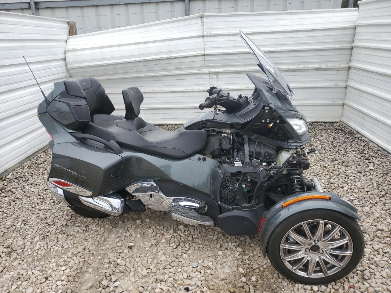 Lot #3037237503 2017 CAN-AM SPYDER ROA