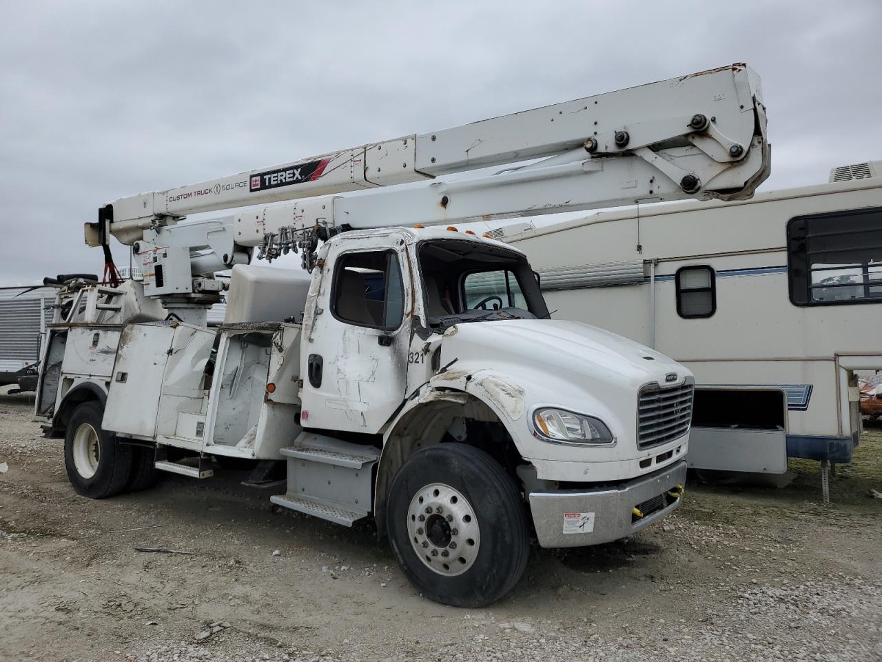  Salvage Freightliner M2 106 Med