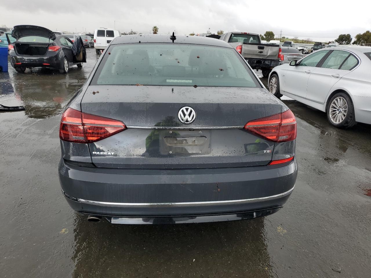 Lot #3036994744 2017 VOLKSWAGEN PASSAT R-L