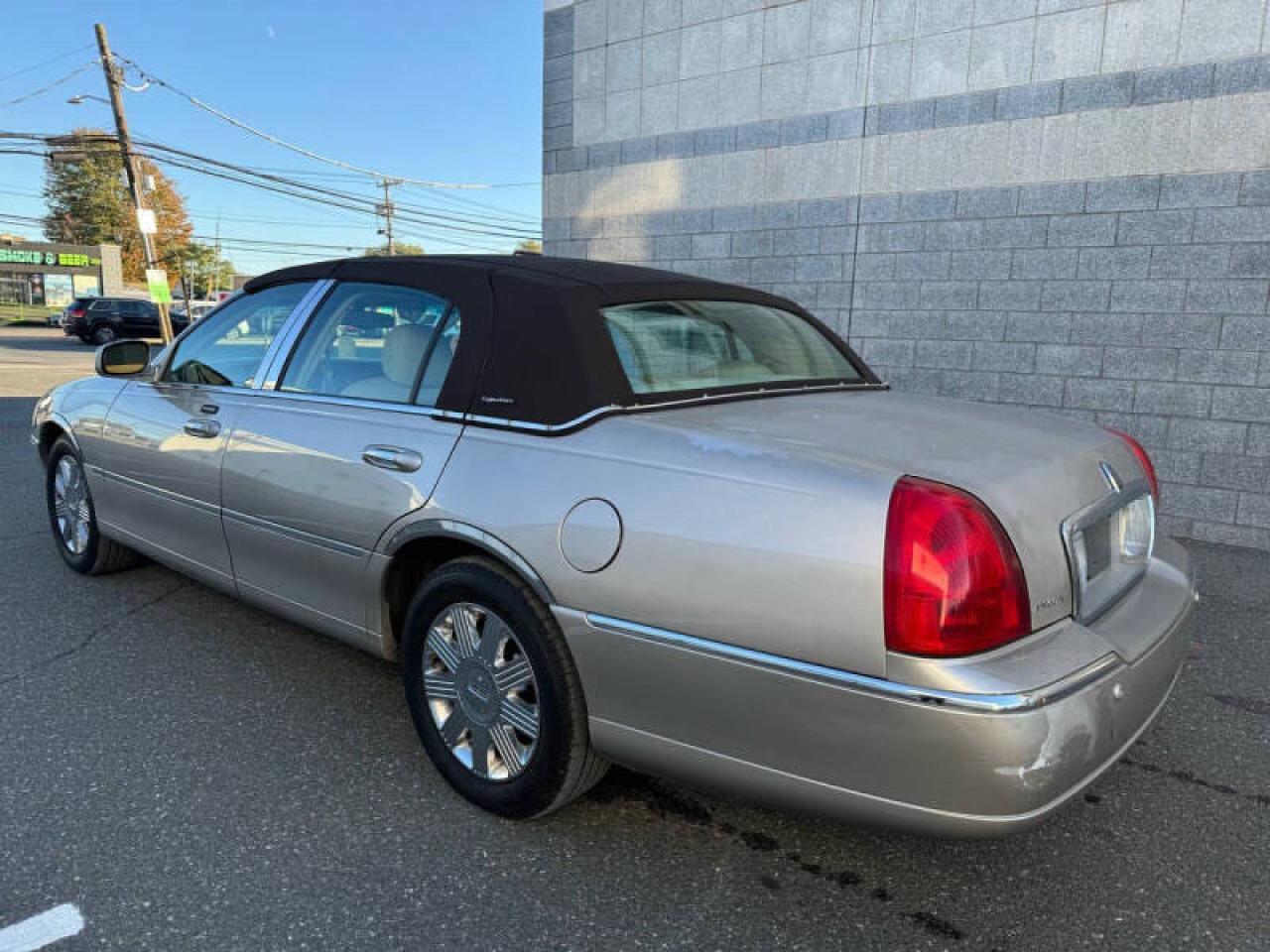 Lot #3024368550 2003 LINCOLN TOWN CAR S