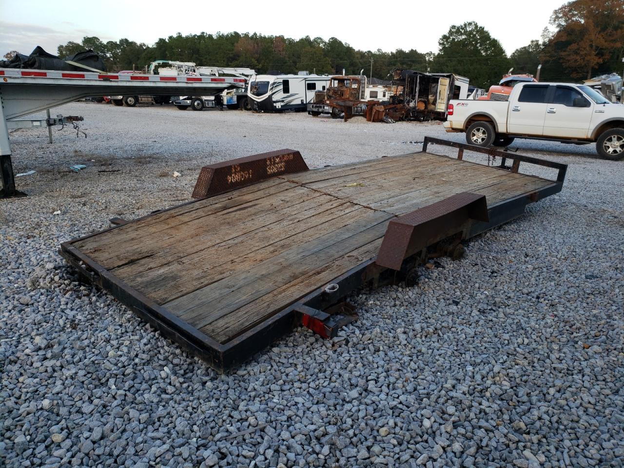 Lot #3027041774 2000 TRAIL KING TRAILER