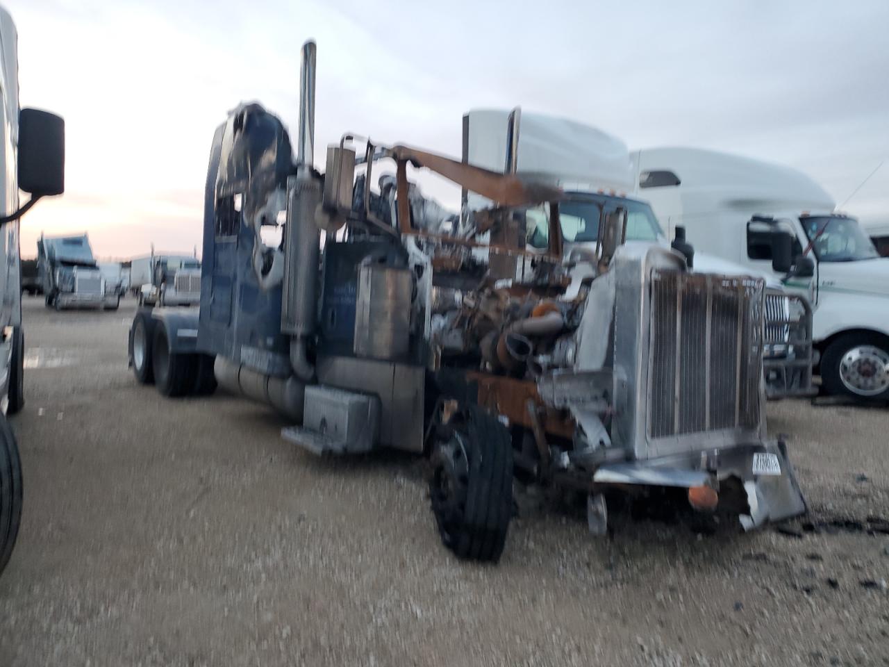  Salvage Peterbilt 379