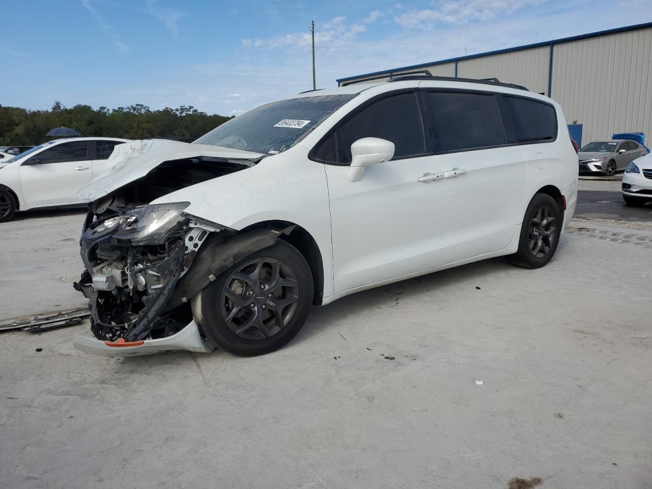  Salvage Chrysler Pacifica