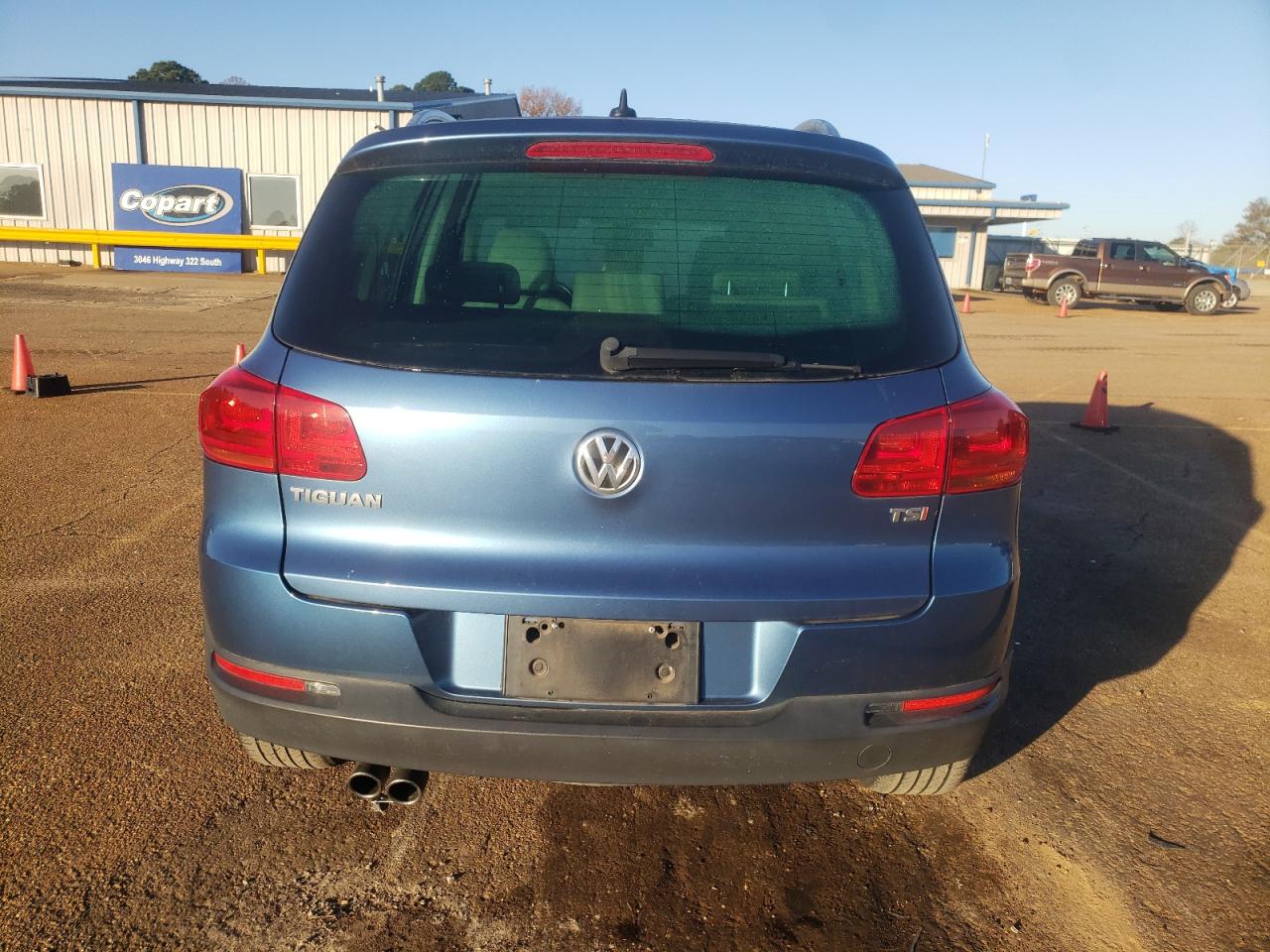 Lot #3030397478 2017 VOLKSWAGEN TIGUAN WOL