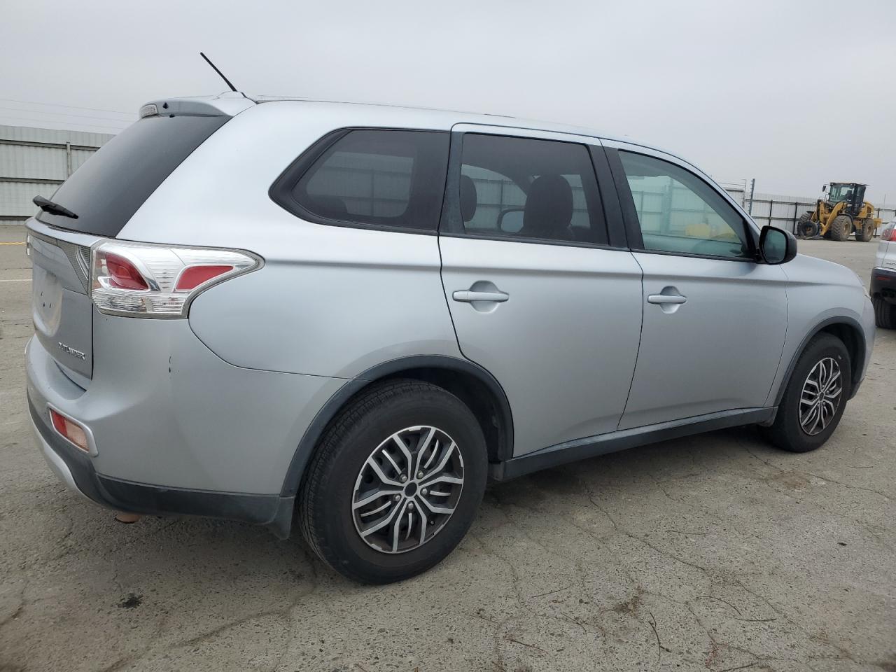 Lot #3028248819 2015 MITSUBISHI OUTLANDER