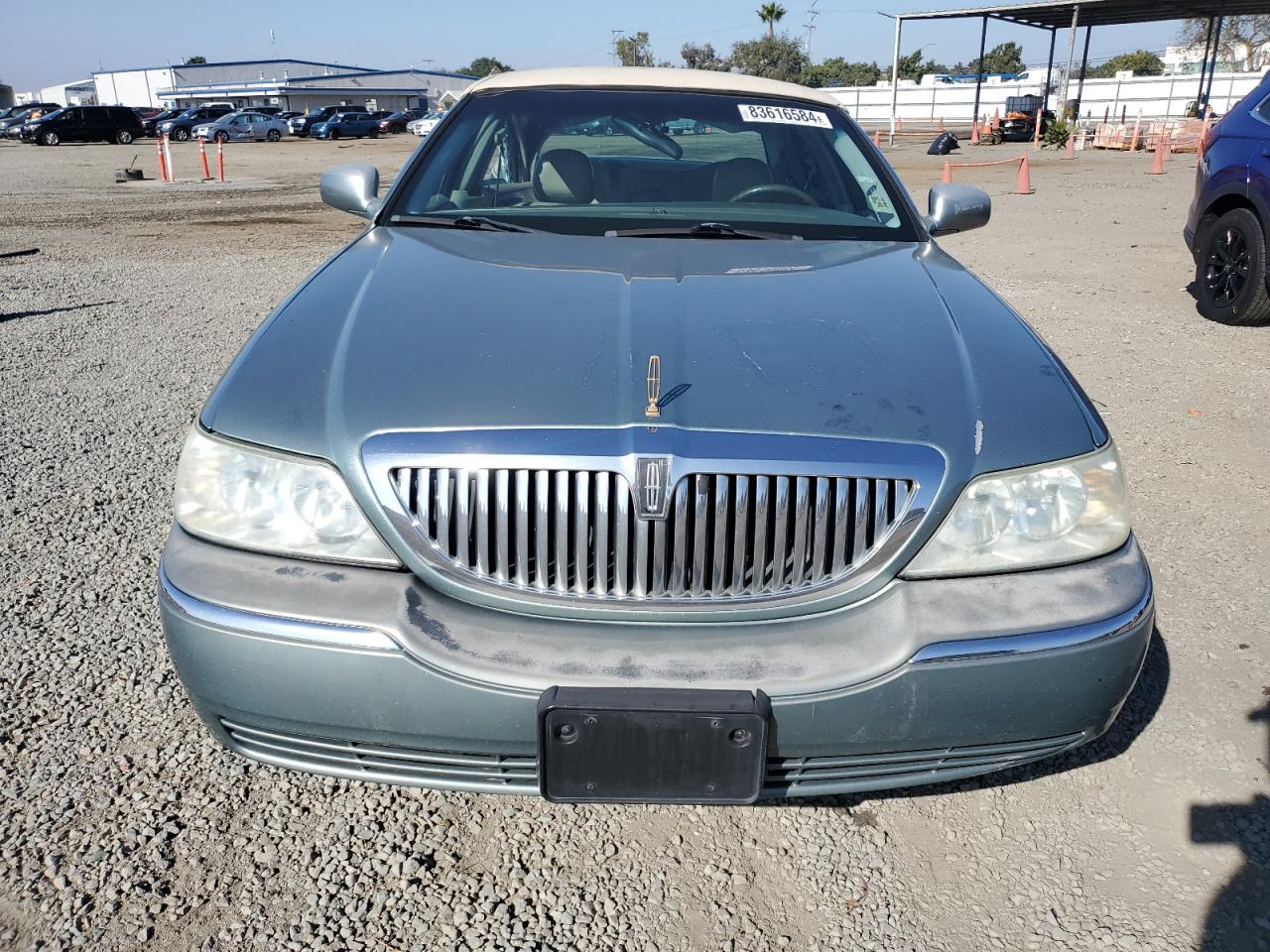 Lot #3041169147 2004 LINCOLN TOWN CAR E