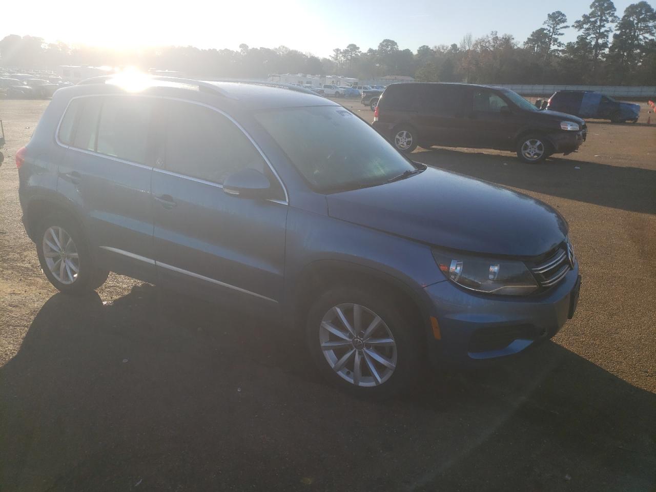 Lot #3030397478 2017 VOLKSWAGEN TIGUAN WOL