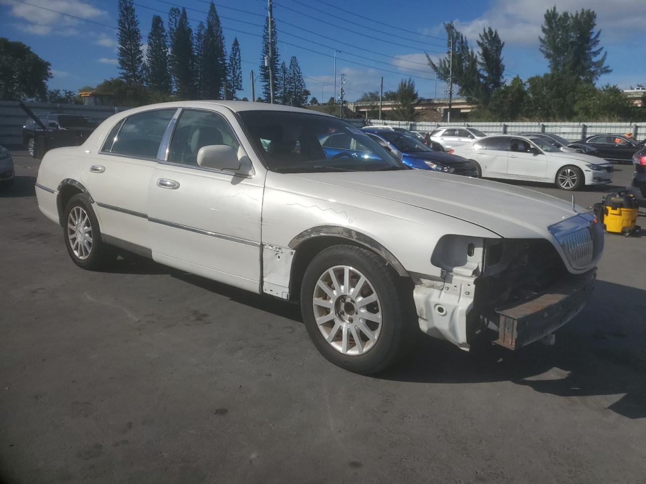 Lot #3029650095 2007 LINCOLN TOWN CAR S