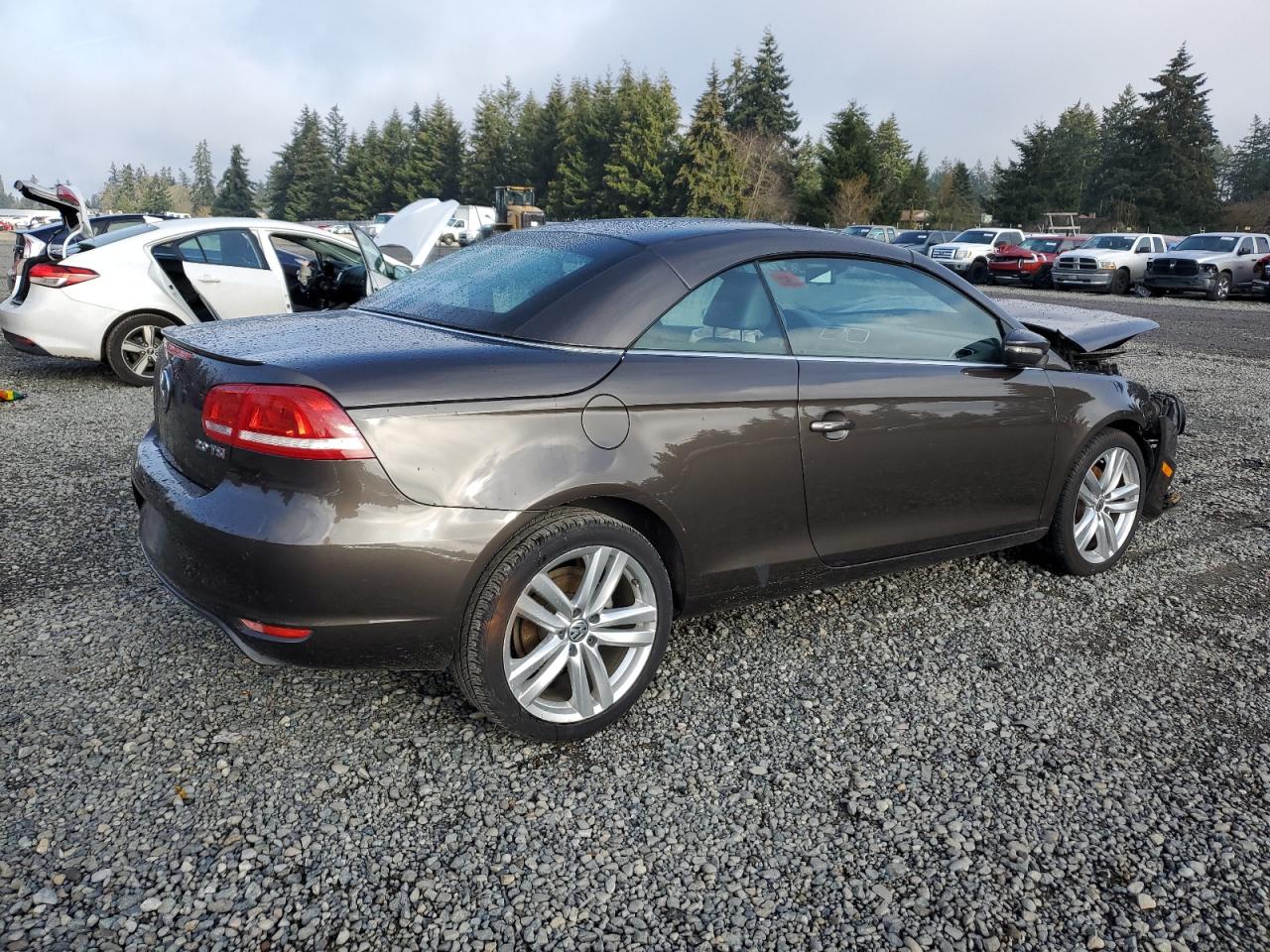 Lot #3044645256 2012 VOLKSWAGEN EOS LUX