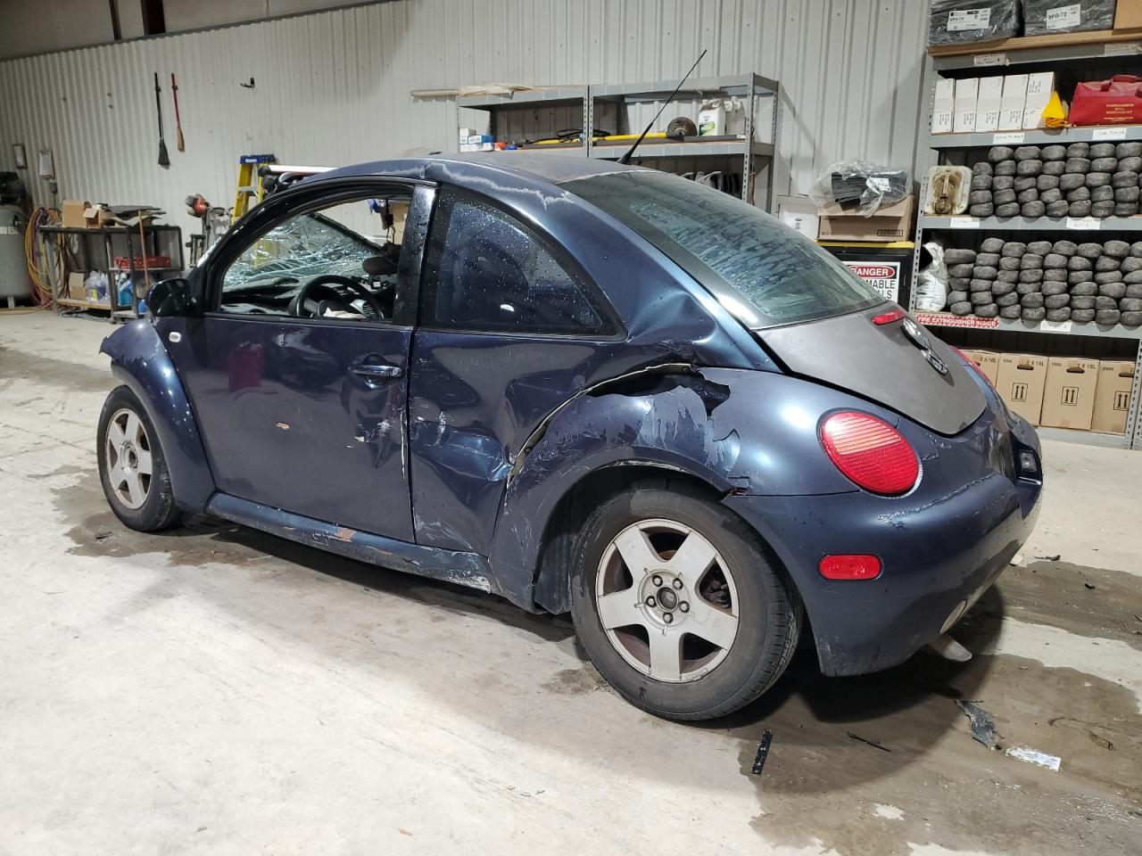 Lot #3050595100 2001 VOLKSWAGEN NEW BEETLE