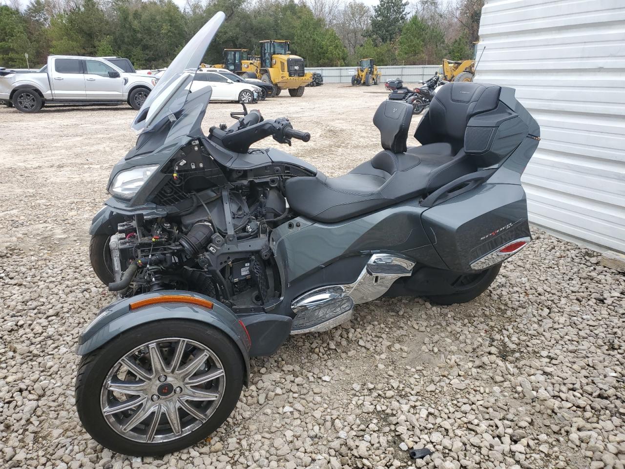 Lot #3037237503 2017 CAN-AM SPYDER ROA