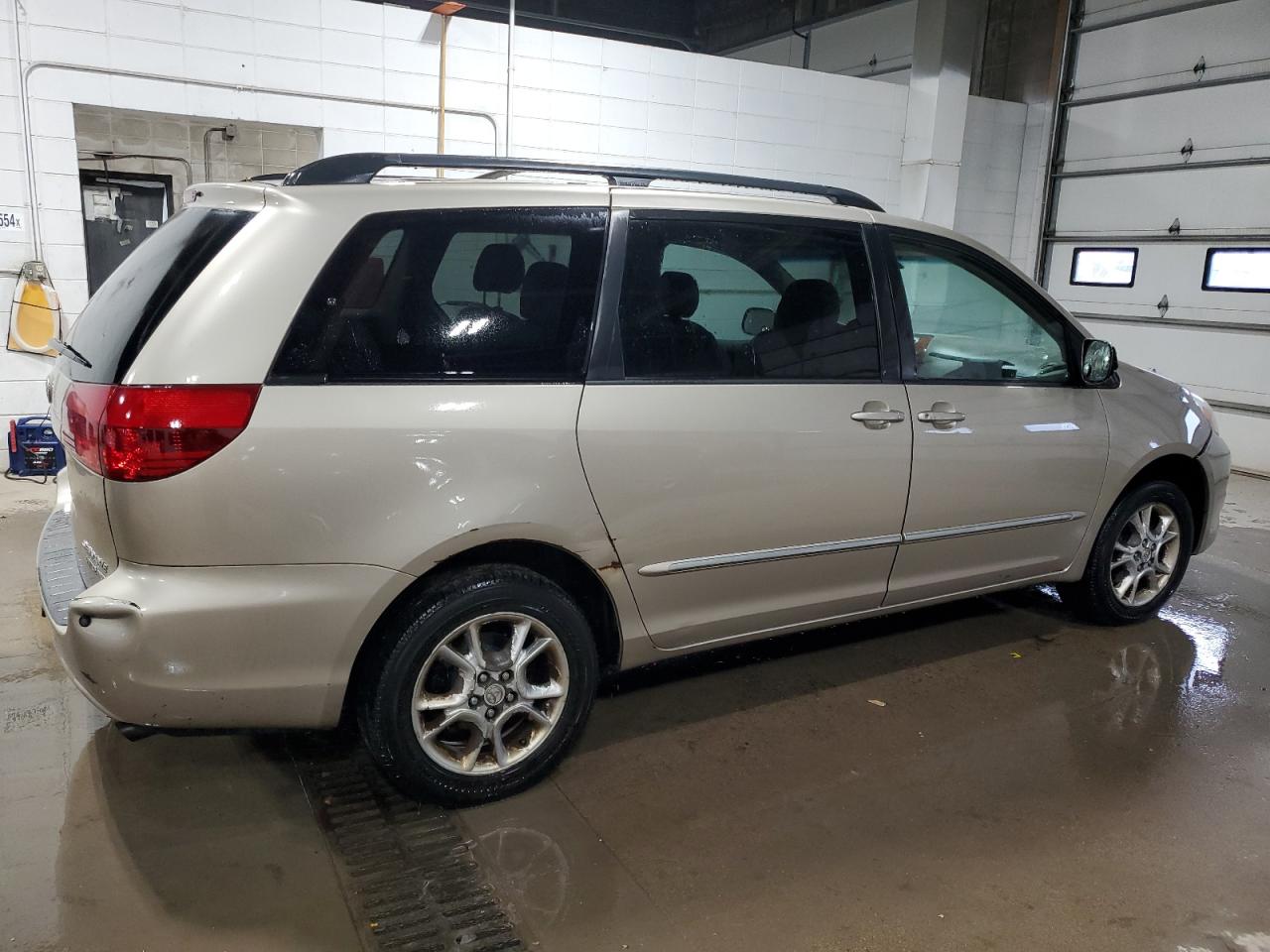 Lot #3034296066 2004 TOYOTA SIENNA XLE