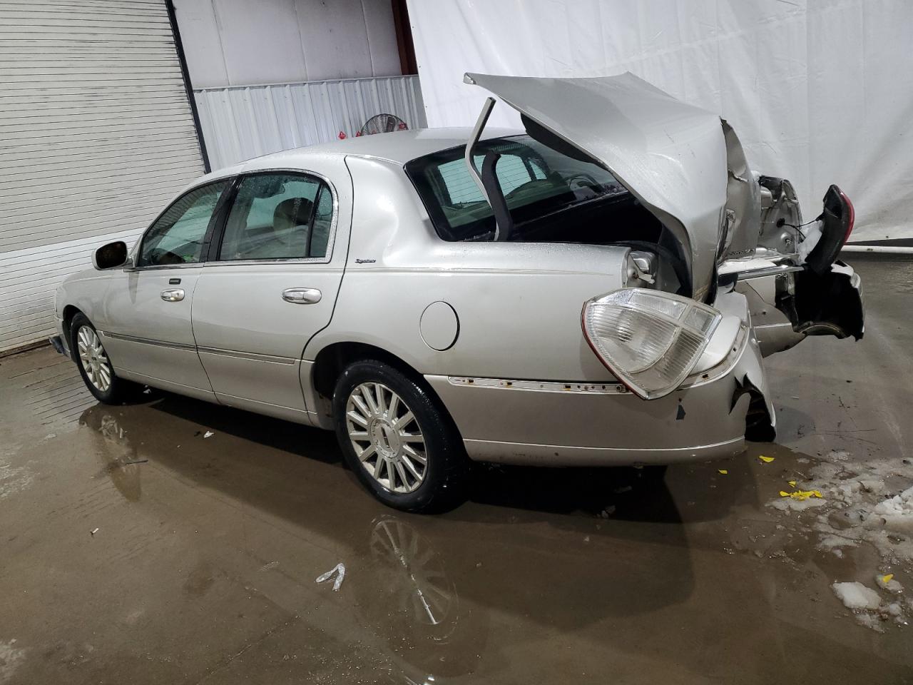 Lot #3036943743 2004 LINCOLN TOWN CAR E