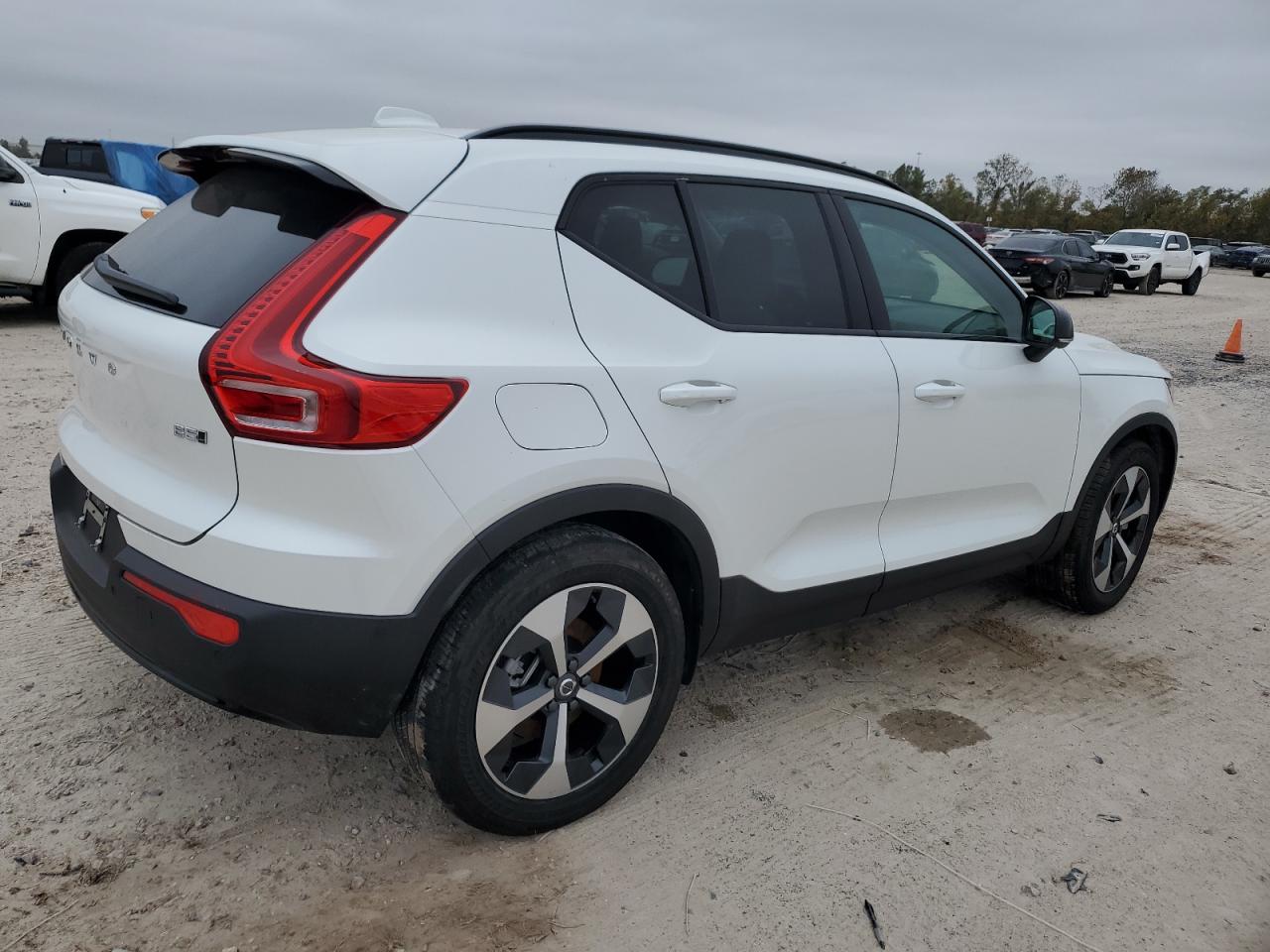 Lot #3025704304 2024 VOLVO XC40 PLUS