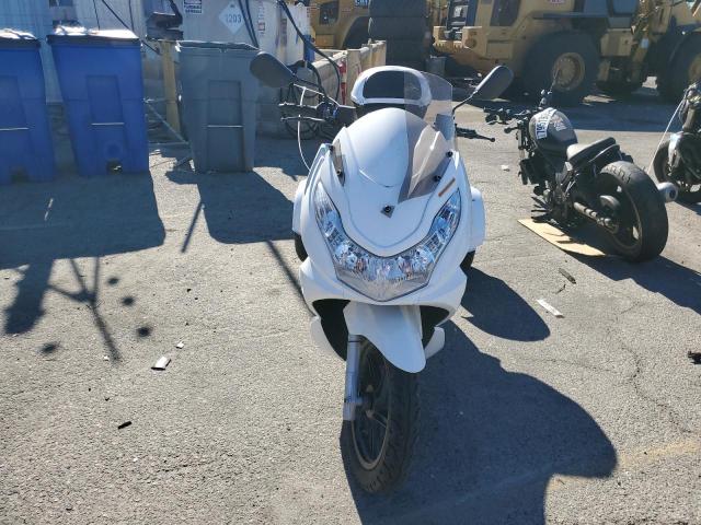 DAIX SCOOTER 2022 white   L37LMGFU1NZ050470 photo #3