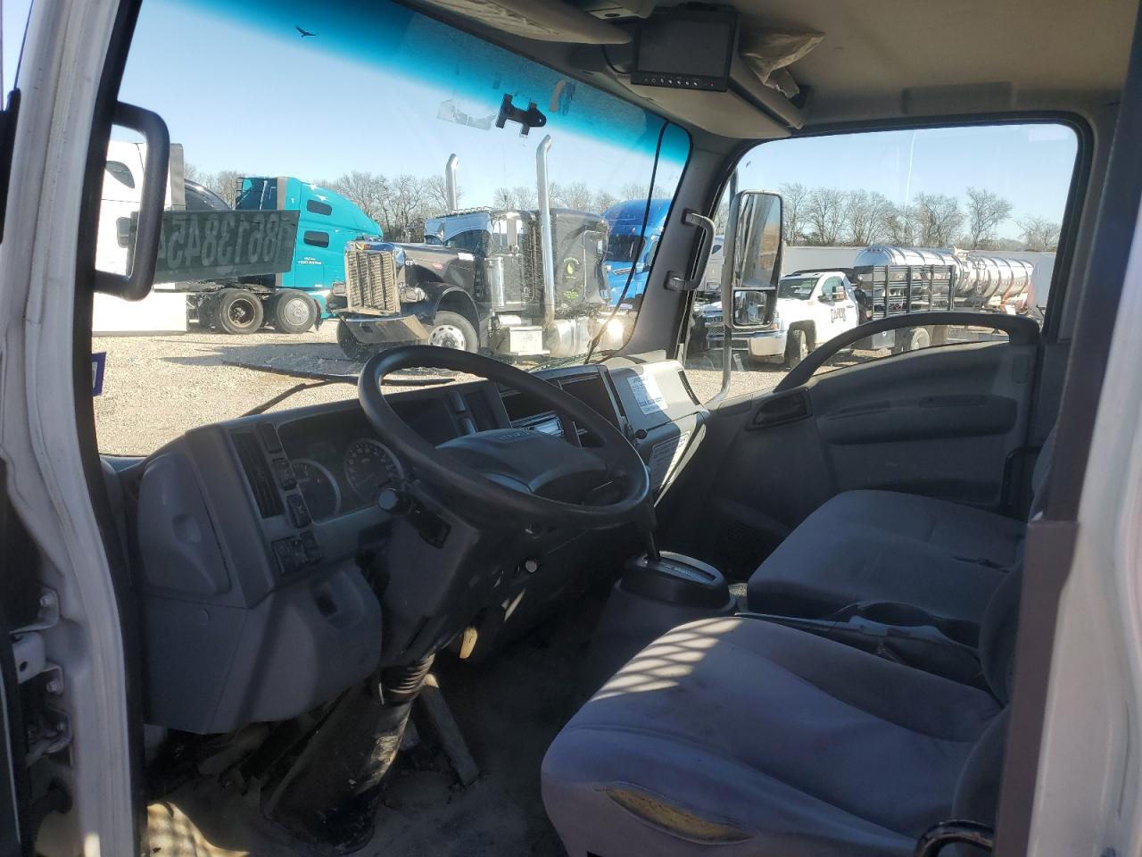 Lot #3050419891 2017 ISUZU NRR