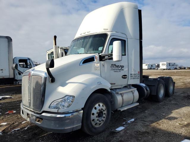 KENWORTH CONSTRUCTI 2017 white tractor diesel 1XKYDP9X2HJ145244 photo #3