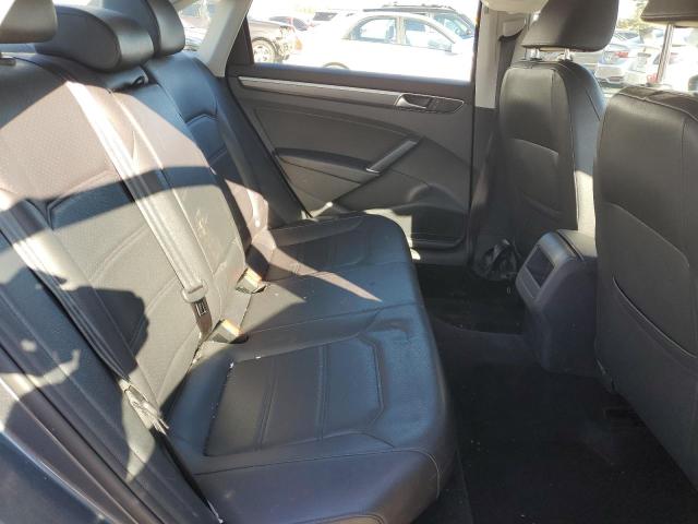 2017 VOLKSWAGEN PASSAT R-L - 1VWDT7A34HC065144