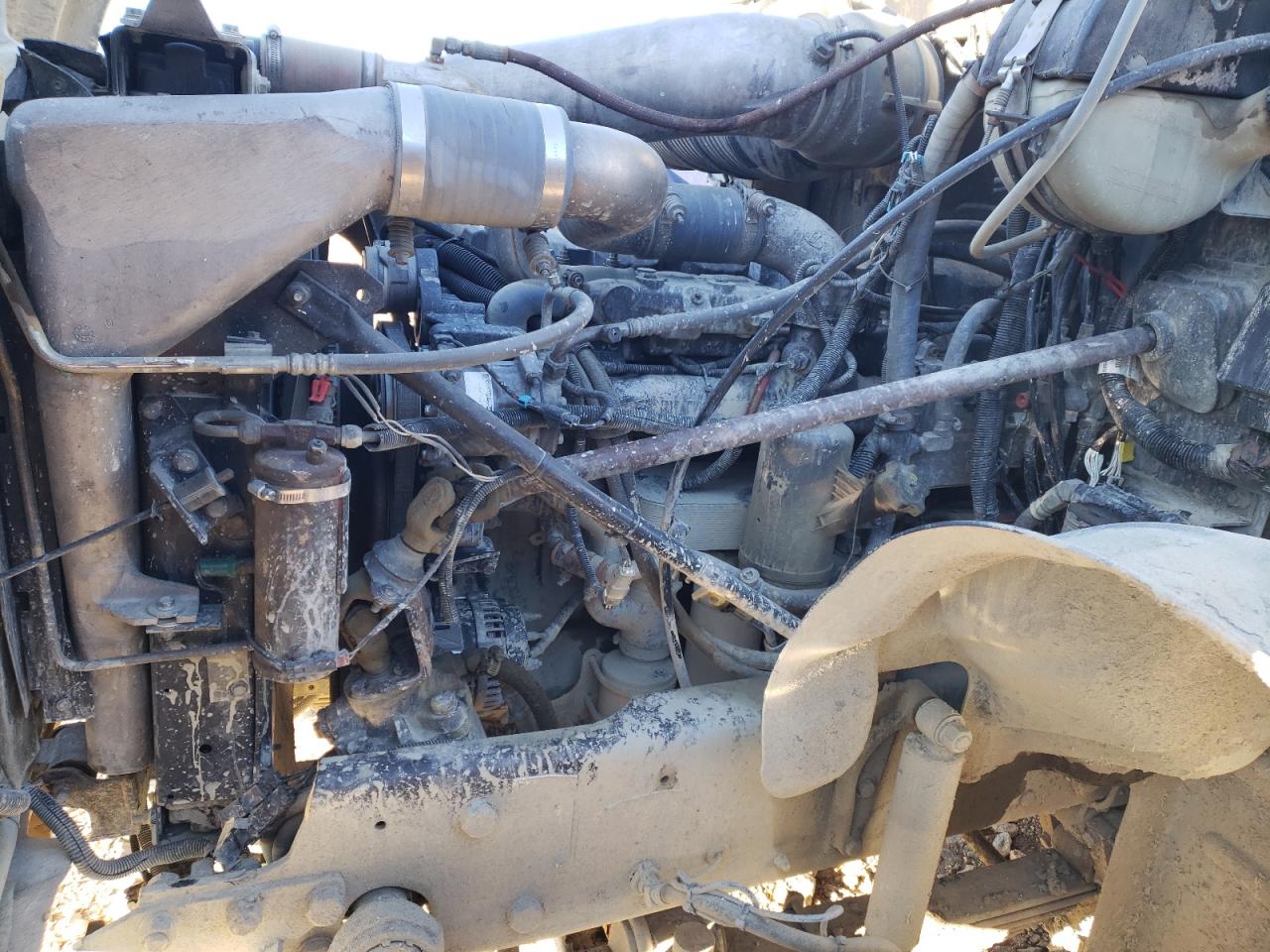 Lot #3027066813 2005 MACK 700 CV700