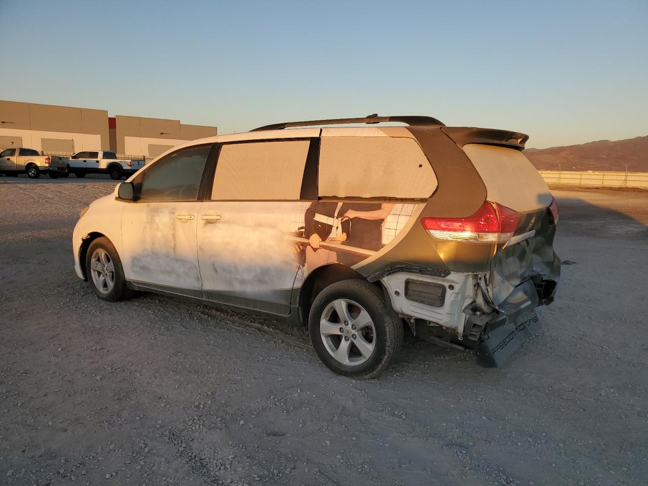 Lot #3029383684 2014 TOYOTA SIENNA LE