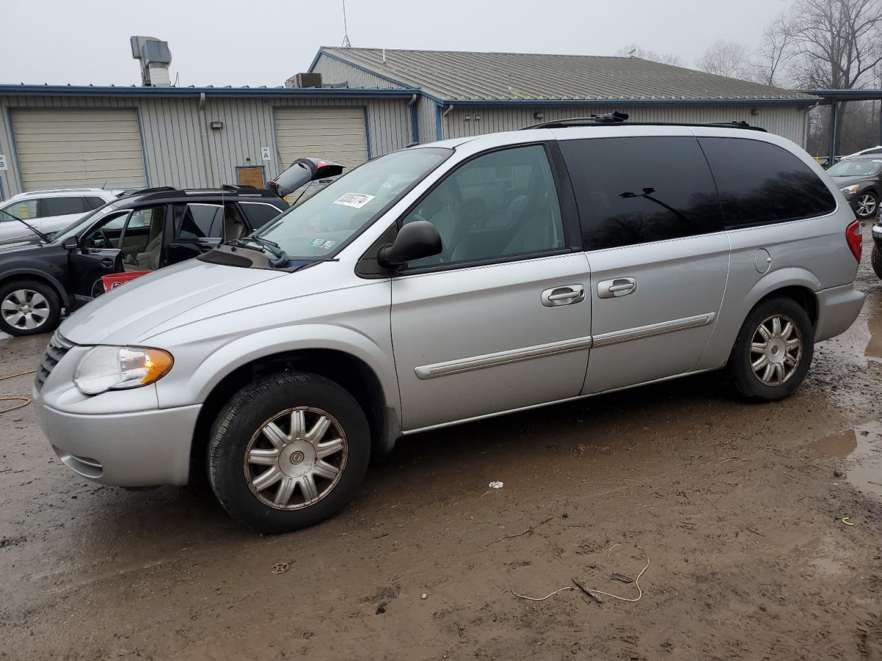 Lot #3033327821 2006 CHRYSLER TOWN & COU