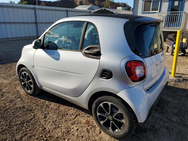 VIN WMEFJ5DA6HK219988 2017 SMART FORTWO no.2