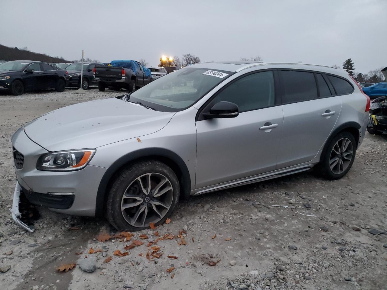 Lot #3026055952 2018 VOLVO V60 CROSS