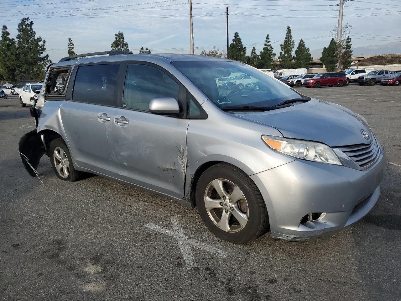 Lot #3028570918 2015 TOYOTA SIENNA LE