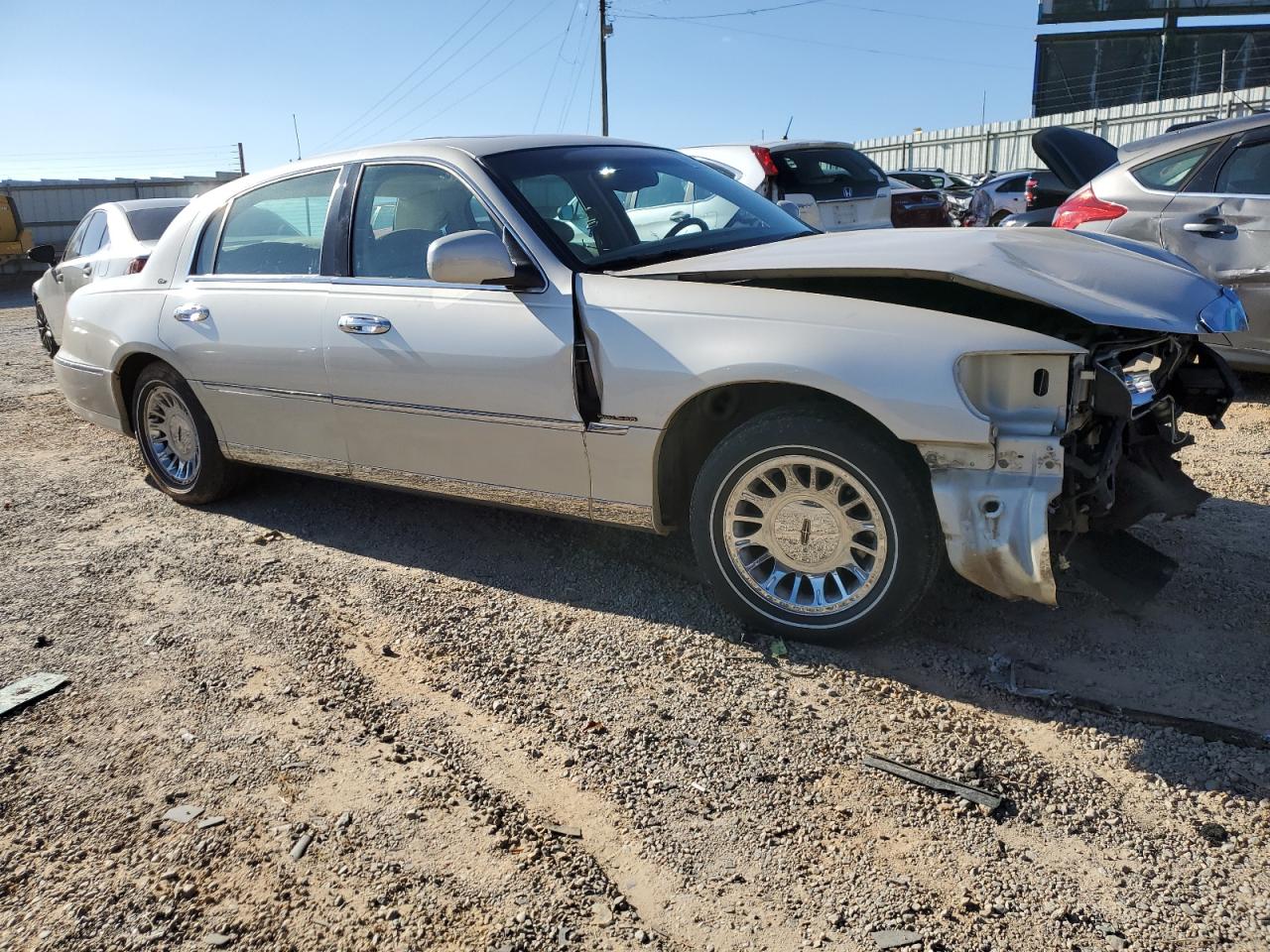 Lot #3025779325 2000 LINCOLN TOWN CAR C