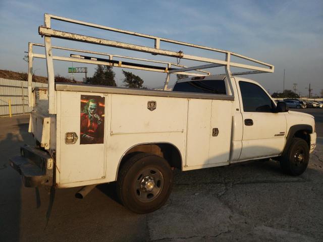 CHEVROLET SILVERADO 2005 white  diesel 1GBHC24215E111768 photo #4